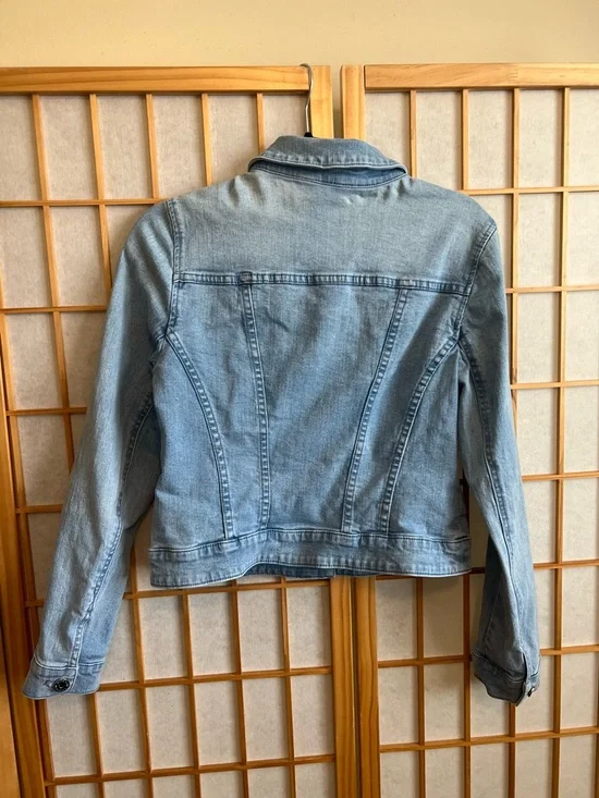 White House Black Market Denim Jacket  size 6 Ruffle Front Light Wash Stretch - Picture 4 of 9